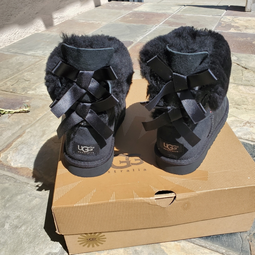 Uggs size 5 Women